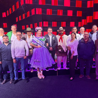 Una delegación de Marulanda, encabezada por el alcalde, Leonardo Giraldo Botero, participó en la grabación del programa Sábados Felices de Caracol Televisión.