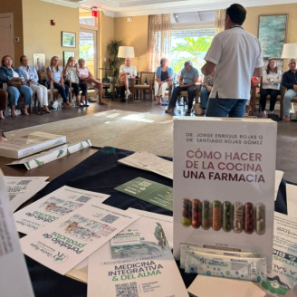 El médico Jorge Enrique Rojas y su hijo Santiago, también médico, ofrecieron el pasado 21 de marzo una conferencia a pacientes en Estados Unidos.
