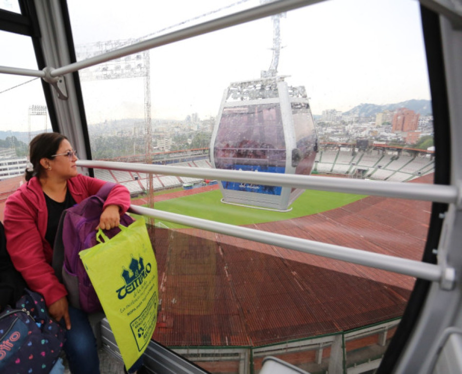 Desde la línea 3 del cable aéreo se observa el estadio Palogrande. 