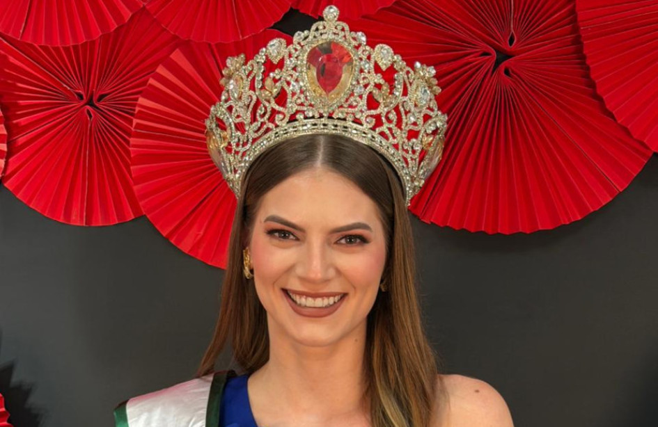 Cristiane Stipp, reina Internacional del Café 2025, durante su visita a LA PATRIA.