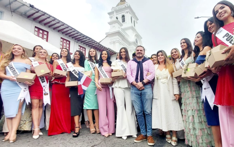 Candidatas al Reinado Internacional del Café en su visita a Neira (Caldas).