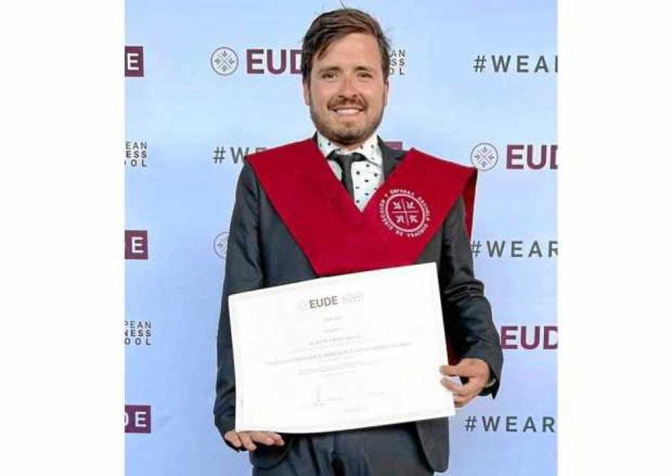 Juan Uribe Rojas se graduó como magíster en Dirección y Administración de Empresas con énfasis en Turismo y Desarrollo Sostenibl