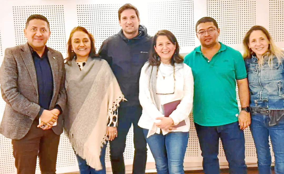 Foto | Lector | LA PATRIA   Desde Santiago de Chile (Chile) llegaron Jorge Tuma, Gabriela Tuma y Anita Tuma, para pasar un rato en Manizales en compañía del equipo de trabajo en Colombia conformado por Alejandro Franco, María del Rosario Ramírez y Jhon Jairo Giraldo.