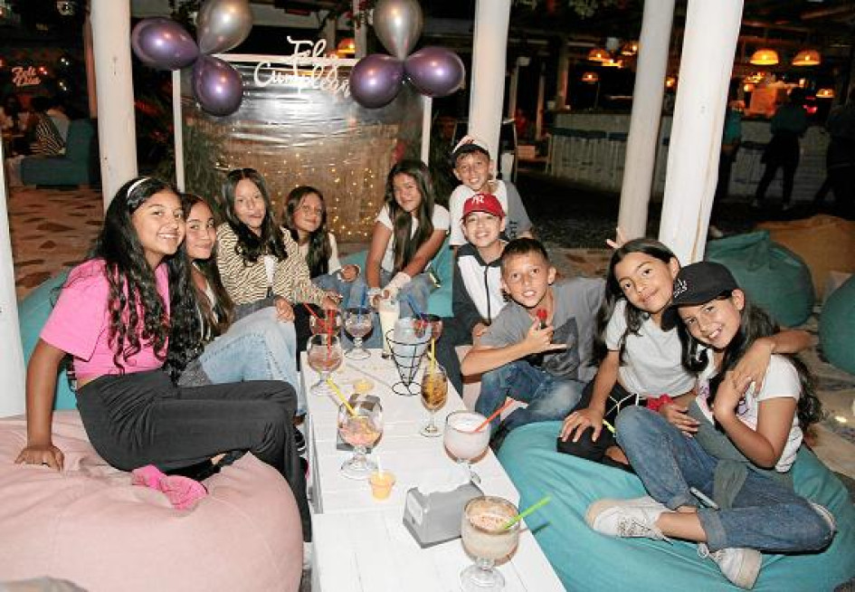 Foto | Argemiro Idárraga | LA PATRIA    Solario fue el lugar que escogió Silvana Arango García para celebrar su cumpleaños en compañía de sus amigos del colegio Anglohispano.