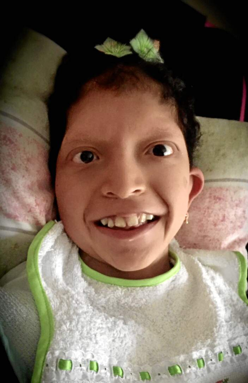 Amada hija, hoy hace un año partiste a tu eterno descanso y seguirás presente en nuestra vida y en el corazón de quienes te amamos. Tu ausencia nos entristece, pero reconforta, engrandece tu recuerdo, ese hermoso sentimiento de amor puro y verdadero que nos enseñaste a compartir y que perdurará por siempre. Tus padres, Patricia y Fernando.