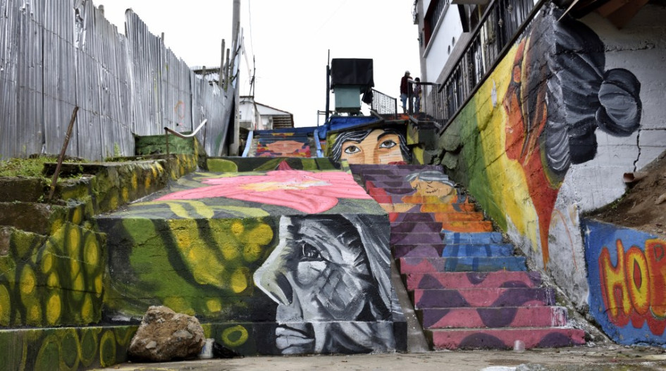 Detalles del mural de las escaleras del barrio Palenque