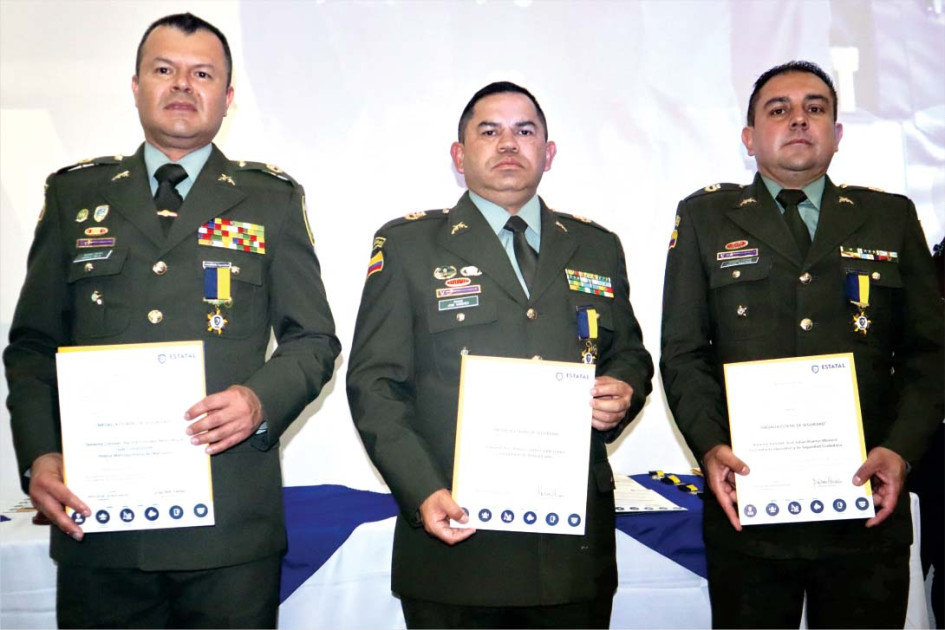 Ceremonia de Condecoración Día Nacional del Vigilante, Regional Caldas Estatal de Seguridad Ltda., Teniente Coronel, Melo Morán Harold Esneider, Sub Comandante Policía Metropolitana de Manizales, Coronel José Arturo Sánchez Valderrama, Comandante de Policía Caldas y el Teniente Coronel José Julián Riveros Múnera, Comandante Operativo y de Seguridad Ciudadana.