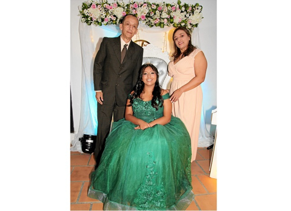 Vícter Alejandro Caicedo Quiceno, Nicole Caicedo Krastz, Catherine Krastz Piedrahíta.