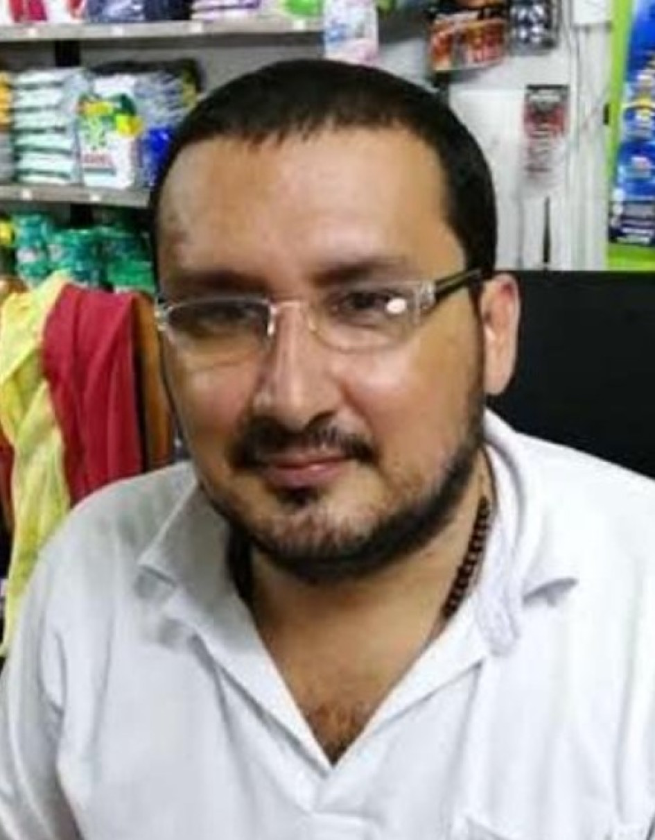 Foto | Rubén Darío López | LA PATRIA Wilton Dairo Morales Cifuentes, reconocido comerciante del corregimiento de Pueblo Nuevo (Pensilvania), falleció en Bogotá a causa de una enfermedad. Morales era administrador de la distribuidora Guantánamo en Pueblo Nuevo, donde fue apreciado por su don de gentes y servicio a la comunidad. Sus exequias se cumplieron en el cementerio San Vicente de Paúl de Pensilvania, a donde llegaron familiares y amigos para despedirlo. Paz en su tumba.