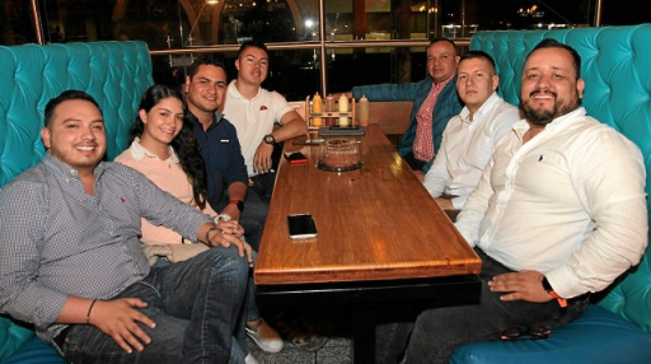 Cristian Ávila Giraldo, Jefe Mantenimiento Emas, celebró sus cumpleaños con sus compañeros de trabajo en el restaurante Don Ramón. En la imagen: Alexander Castro, Valeria Sánchez, Fernando Orozco, Daniel Ciro, Alexander Sánchez, Cristian Ávila Giraldo y Héctor Bulla Quintero.
