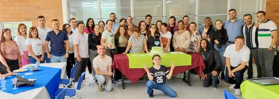 Foto | Henry Giraldo | LA PATRIA En la Institución Educativa Manzanares celebraron el Día del Profesor. El festejo lo coordinaron Víctor Bedoya, secretario de la institución, y la emisora Voces FM.