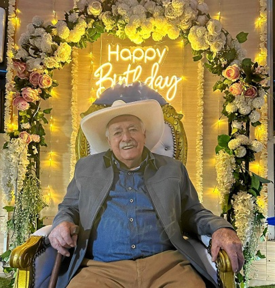 Foto| Cortesía | LA PATRIA El Pacoreño José Manuel Osorio Martínez cumplió 100 años el pasado 19 de junio. Toda una vida dedicada al campo en la vereda de Las Coles. Ahora reside en Sabaneta (Antioquia). Tuvo 9 hijos: Jaime, José Bonel, Ernesto, Lucelly, José Leonel, Ramiro, Lisban, Sigifredo y Amparo. Su familia ahora agradece por su larga vida y celebrarle los 100 años.