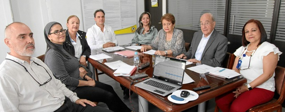 Foto | Argemiro Idárraga | LA PATRIA Mauricio Henao Rendón, Lina María Loaiza, María Teresa Cárdenas de Martínez, Julián Rivas Isaza, presidentes; Olga Patricia Trujillo, Beatriz Santacoloma de Giraldo, Jahír Giraldo González y Liliana Patricia Giraldo, directora ejecutiva.