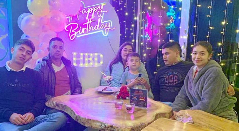Marleny Morales celebró su cumpleaños  con una cena en el restaurante La Shiraka. La acompañaron Carlos Osorio, Carlos Uriel Osorio,  Emiliano Castro, Andrés Castro y Estefanía Osorio.