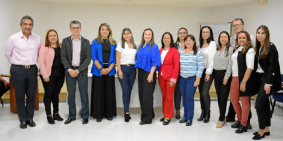 Jorge Hernán Botero Restrepo, Gerente Comercial LA PATRIA; Lorena Osorio, Rubén Darío Gil, Yuliana Estrada, Olga Carmenza Gutiérrez Marín, Juliana Valencia, Martha Cecilia Idárraga, Gloria Carmenza Giraldo, Ligia Ramírez, Juliana Marulanda, Mariana Cedeño, Fernando Martínez, Bivíana Herrera y Manuela Suárez Martínez, Jefe administrativa y de recursos humanos LA PATRIA.