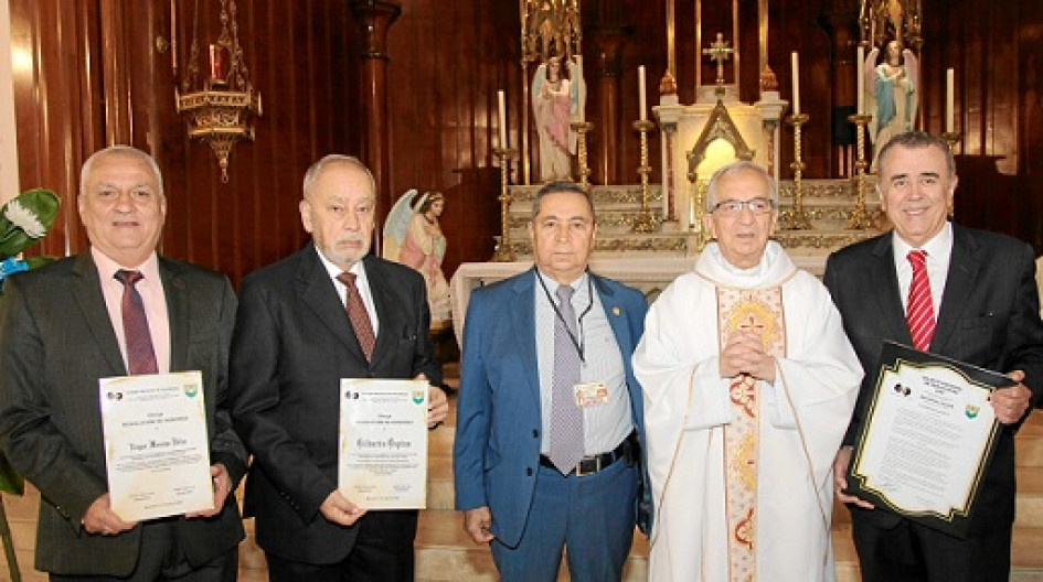 Fotos | Argemiro Idárraga | LA PATRIA Édgar Moreno Vélez, Gildardo Ospina, Álvaro González Alzate, padre Efraín Castaño Arboleda y Javier Hernández Bonett. Todos fueron homenajeados por su trayectoria periodística.