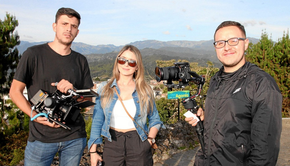 Camilo Castrillón, Carolina Jiménez y Juan Manuel García, del grupo de producción audiovisual.