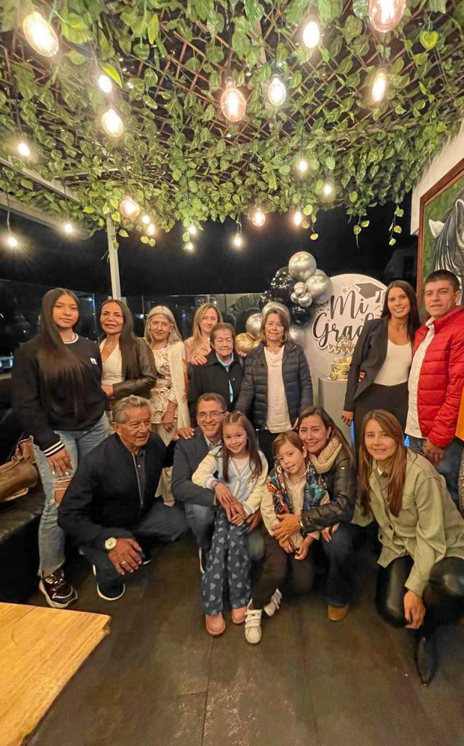 Foto | Cortesía | LA PATRIA Arriba: Mariana Quiceno, María Nancy Quiceno, María Elena Quiceno, Ana María Carvajal, Mariela Aristizábal, Ligia Elena Valencia, Natalia Botero y Simón Quiroga. Abajo: Fabio García, Juan David Holguín, Luciana Holguín, Agustín Holguín, Érika García y Claudia García.