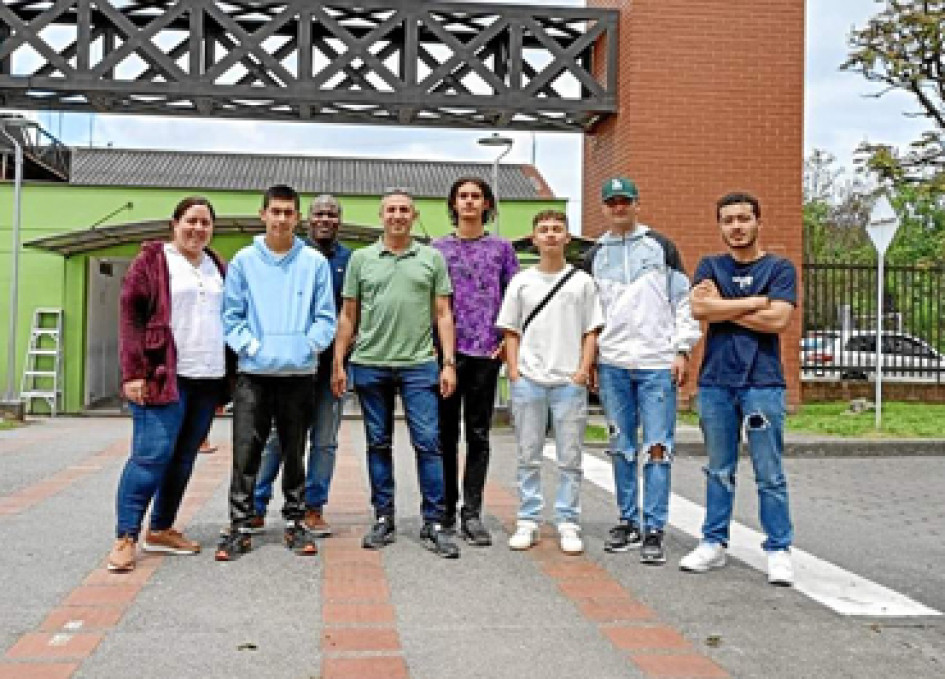 Foto | Cortesía | LA PATRIA Grupo de estudiantes que estuvieron en las intalaciones del Sena, regional Caldas.  Estudiantes del programa técnico y tecnológico de la Institución de Educación Superior Colegio Integrado Nacional Oriente de Caldas (IES CINOC) visitaron el Sena para conocer los laboratorios del Tecnoparque y Sennovalab.