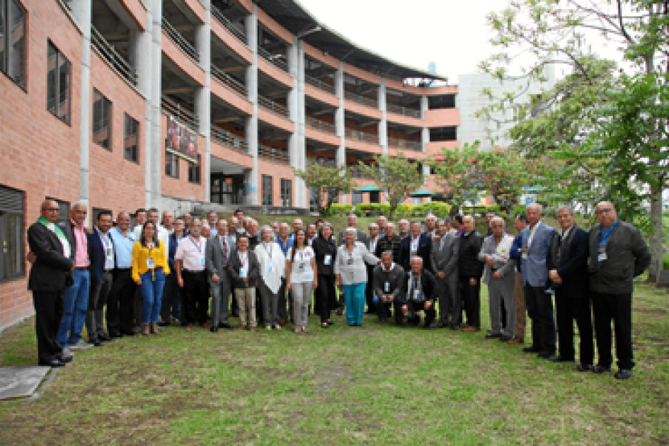 Grupo de veterinarios homenajeados.