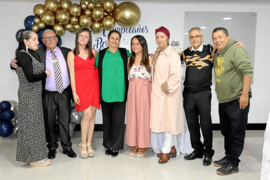 Foto | Cortesía | LA PATRIA Martha Cecilia Zuluaga, Bernardo Elías Alarcón Cardona, Laura Victoria Alarcón, Patricia del Pilar López, Beatriz Eugenia Alarcón, Sonia Esperanza López, Jaime Alberto López y Luis Gonzaga Grajales.