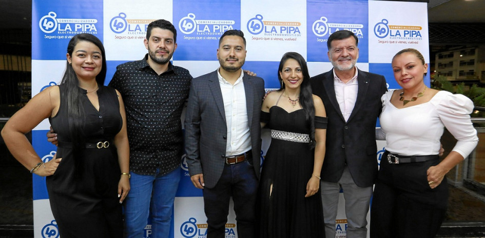 Fotos | Luis Trejos | LA PATRIA Ximena Aguirre, Miguel Pardo, Andrés Felipe Cardona, gerente comercial de La Pipa; Liliana Buriticá, Jhon Jairo Gómez Valencia, presidente de La Pipa; y Carolina Flórez.