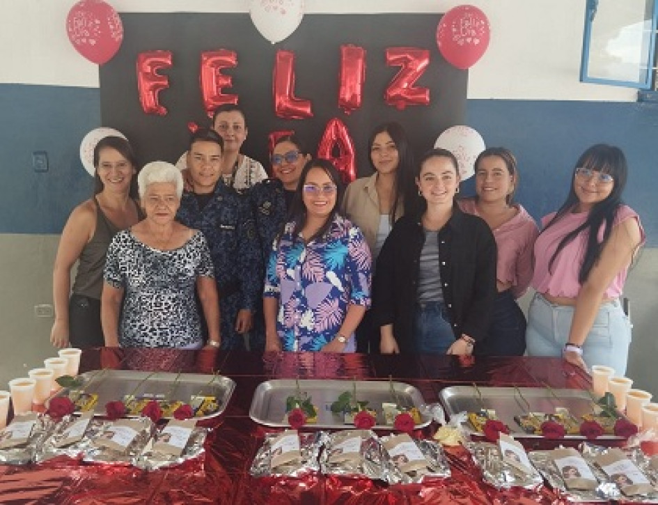 Foto | Óscar Yhony Restrepo | LA PATRIA Grupo de mujeres reconocidas por su día en el Inpec de Pácora.