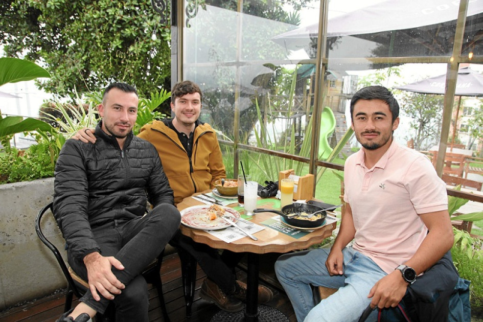 Foto | Argemiro Idárraga | LA PATRIA Efraín Cárdenas Osorio compartió un almuerzo junto a Daniel Giraldo Valencia y Andrés García Arcila por su cumpleaños en el restaurante Cortesana de Manizales.
