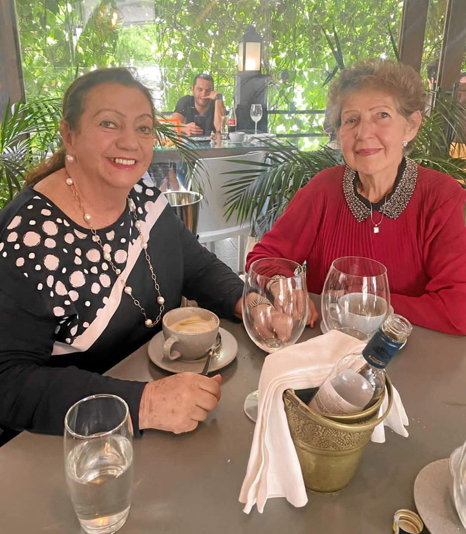 Foto | Cortesía lector | LA PATRIA Dora Jiménez de Arango y Esperanza Pineda Cifuentes compartieron un almuerzo en el restaurante Ednia, en el barrio Palermo, para festejar el Día de la Madre.