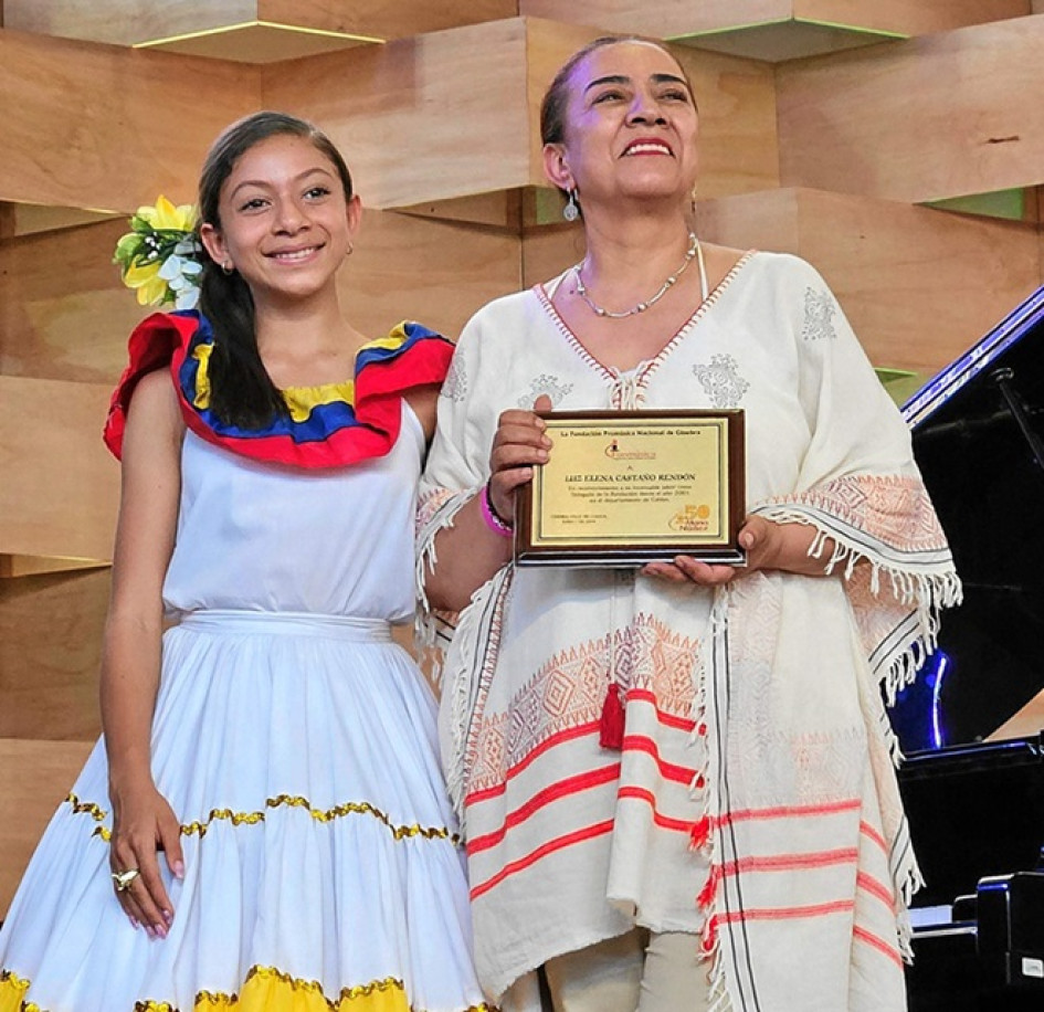 En los 50 años del Mono Núñez, Funmúsica le entregó un reconocimiento a la secretaria de Cultura de Caldas, Luz Elena Castaño Rendón, por su labor en la gestión cultural para el desarrollo y fortalecimiento de la Música Andina Colombiana. Asimismo, por su rol como delegada para la regional Caldas durante los últimos 22 años. La entrega la hizo Melissa D'Alessio, artista oriunda de Cartago (Valle del Cauca).