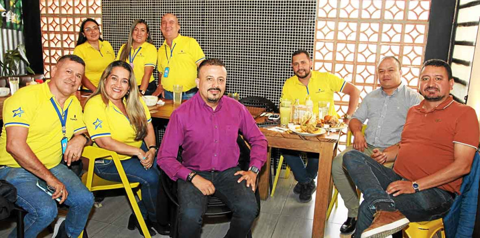 Fotos | Argemiro Idárraga | LA PATRIA  Entre los directivos de Susuerte: Jhon Ríos, Óscar Salazar, William Restrepo, Fernando Hernández, Felipe García, Sandra Gómez, Marcela Ballesteros y Rosa Angélica López.