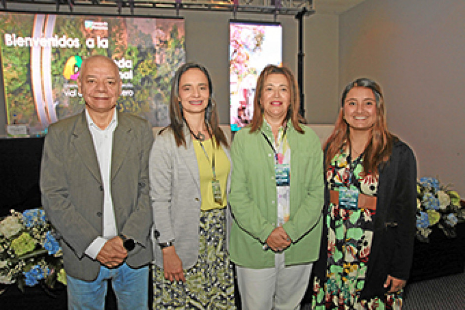 Luis Gonzalo Valencia,Yuly Paola Gallego, María Isabel Gaviria y Manuela Herrera.