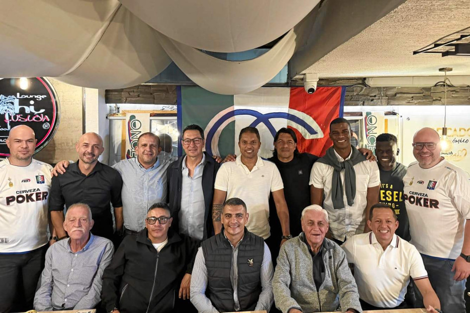 Arriba:Juan Pablo Villa, Elkin Soto, Miguel Rodas, Mario Marín, Diego Arango, Juan Carlos Henao, Rolando Ramirez, Mauricio Casierra y Mauricio Villa. Abajo: Guillermo Serna, César Hernández, Edwin García, Carlos Alberto Osorio y Juan Carlos Guzmán.