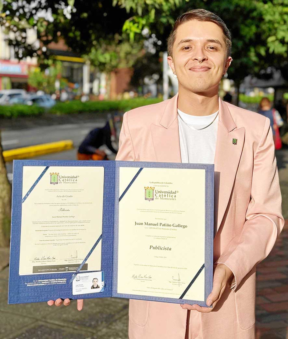 Foto | LA PATRIA El pasado nueve de agosto recibió el título de publicista de la Universidad Católica de Manizales el joven Juan Manuel Patiño Gallego. La familia le envió el mensaje: "Nuestros mejores deseos para que esto sea solo el principio de ¡una vida llena de alegrías y satisfacciones! Hoy nos has demostrado que eres una persona especial, fuerte y decidida. Alcanzarás muchas metas".