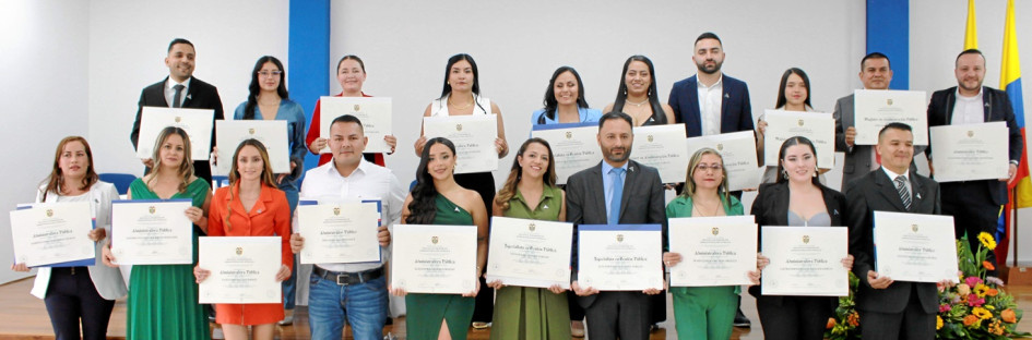 Graduados de los programas de pregrado y posgrado de la ESAP Caldas en Manizales.