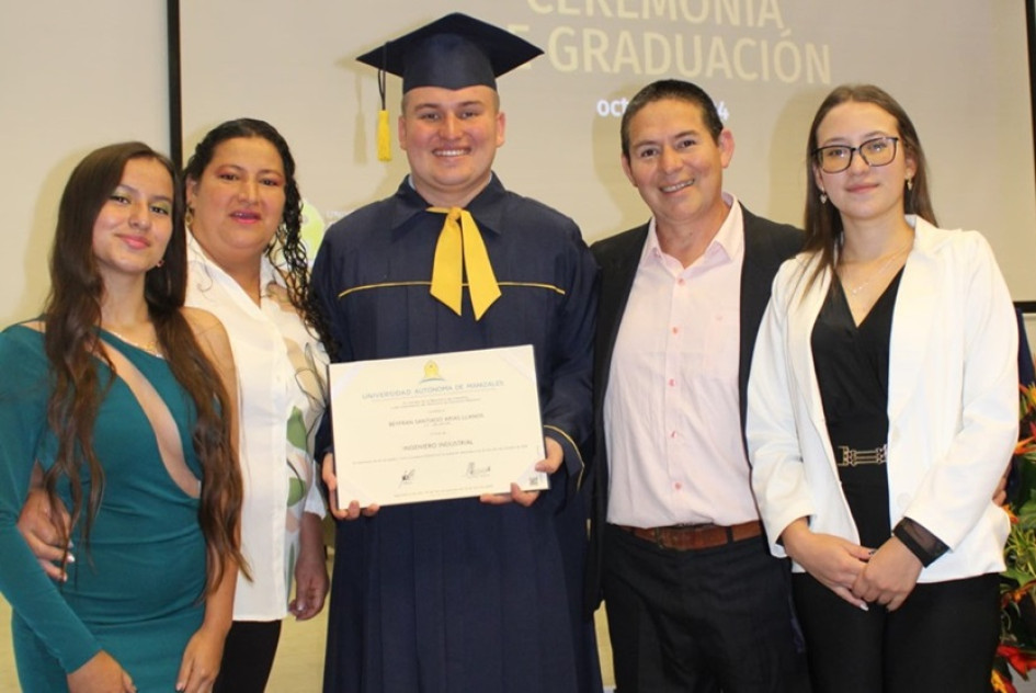 Adriana Lucía Arias Llanos, Francy Llanos, Beyfran Santiago Arias Llanos, Nelson Benito Arias y Danna Sofía Arias Llanos.