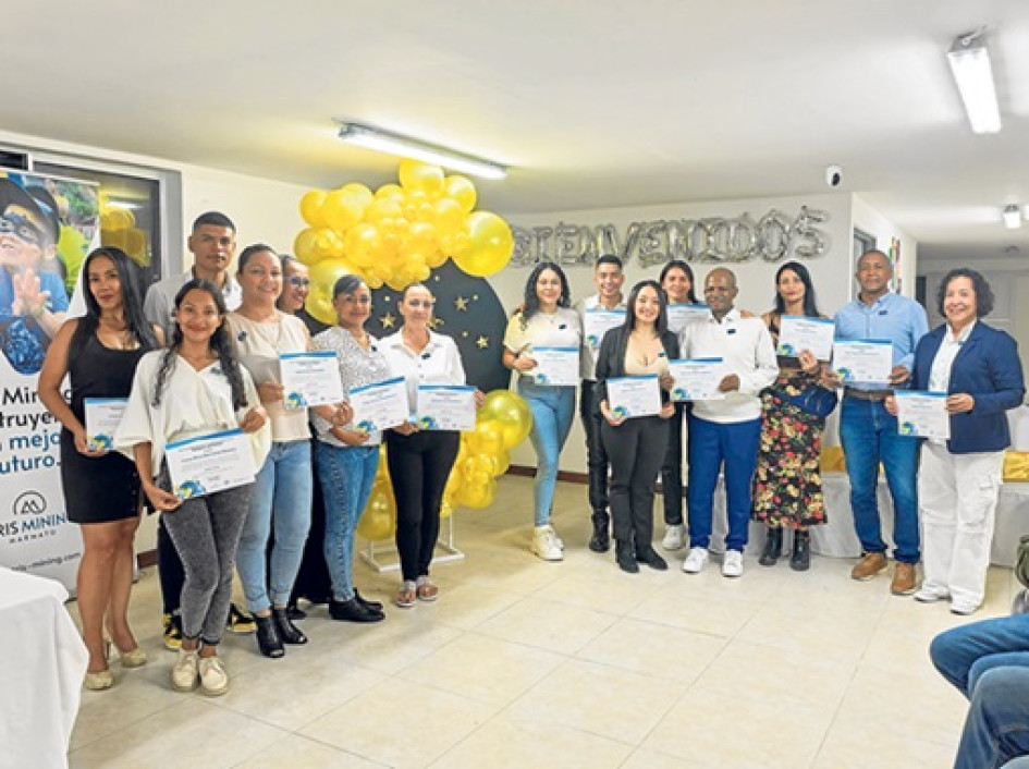 Líderes asistentes a la entrega de sus diplomas.