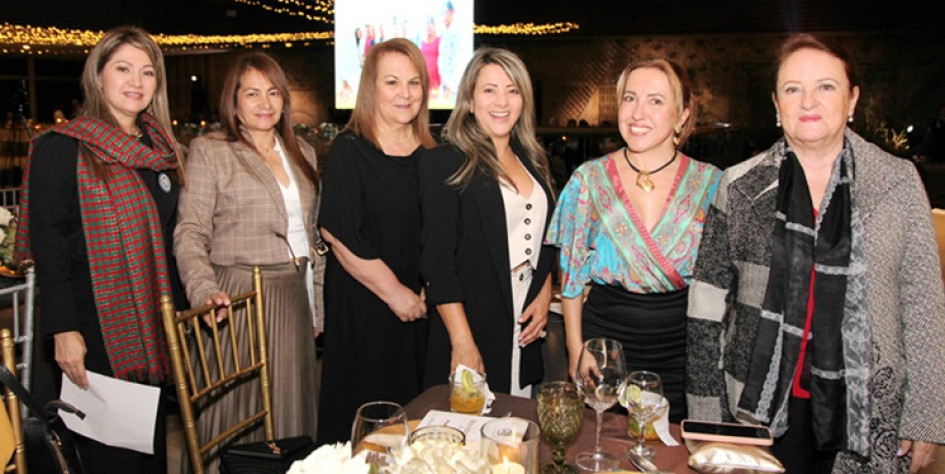 Claudia Doncel, María Orfa Cardona, Alba Patricia Villa, Marcela Echeverry, Amparo Uribe y Luz Dary Villa.