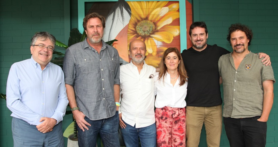 Pablo Corral, Brent Stirton, Kaveh Kazemi, Catalina Gómez, Juan Miguel Álvarez y Santiago Escobar, periodistas y fotógrafos de diferentes partes del mundo, compartieron un almuerzo en el restaurante Patrimonio.