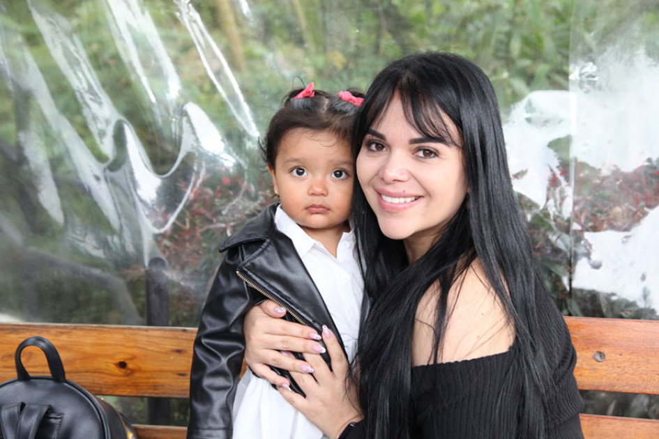 Katherin Galvis (cumpleañera) y Victoria Rodríguez.