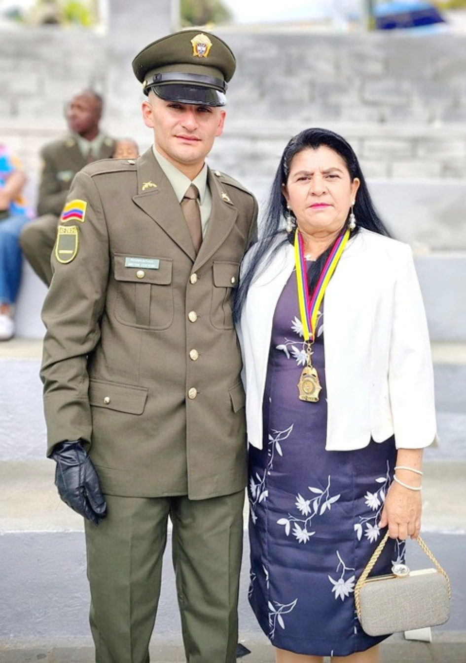 Cristian David Echeverri Martínez, oriundo de Pácora (Caldas), se graduó como patrullero de la Policía. Lo acompañaron su madre y sus dos hermanos, del mismo municipio. La madre está orgullosa de tener dos hijos policías, quienes velan por la seguridad de los colombianos. Le auguran éxitos a Cristian en su nueva etapa profesional.