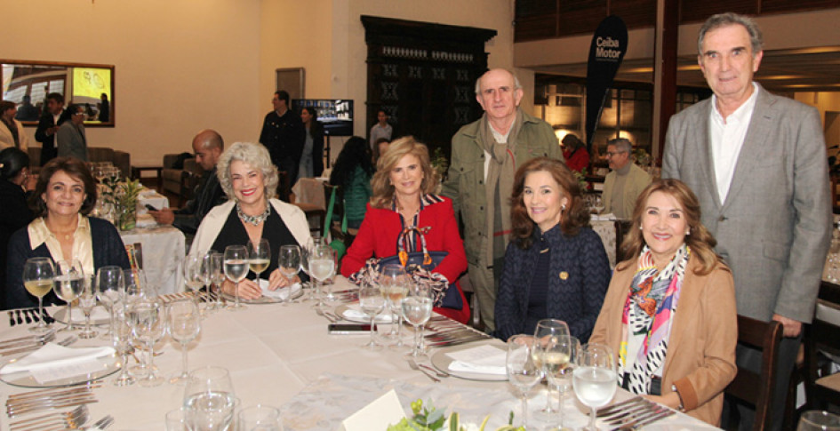 Pía Jaramillo Durán, Patricia Gómez Villegas, Cristina Gómez, Álvaro Uribe Mejía , Villegas, Inés de La Cruz Álvarez, María Isabel Pinzón Gómez e Iván Escobar Escobar.