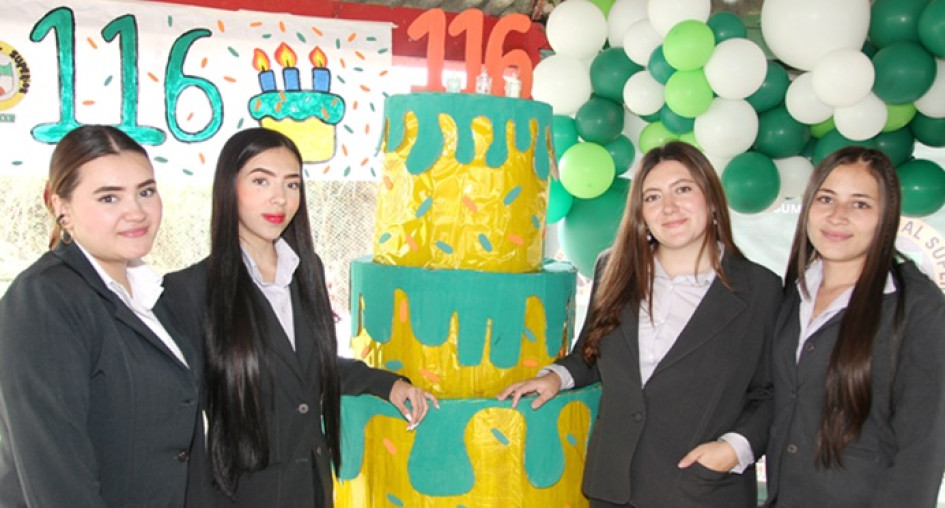 Fotos | Argemiro Idárraga | LA PATRIA Mariana Arredondo Villegas, María Luisa Restrepo Duque, Lorena Cuartas Castaño y Alejandra Torres López, del programa de formación docente promoción 2025-1 y normalista superior cuarto semestre.