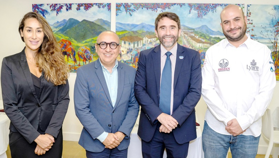 Natalia Navarro, cónsul adjunta del Perú en Medellín; Carlos Mazeneth, gerente de Efigás; Willy Salazar, cónsul general del Perú en Colombia, y Jonathan Ballesteros Salazar, jefe de la Oficina de  Internacionalización de la Alcaldía de Manizales.