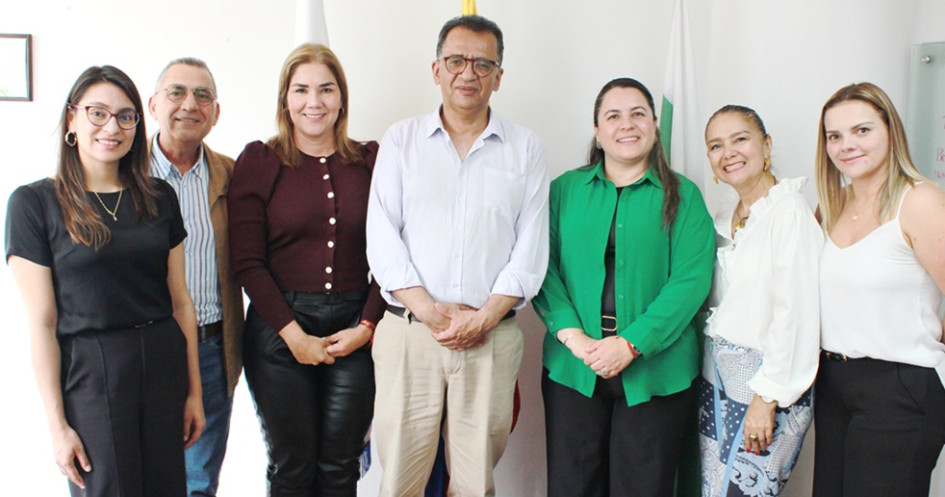 En la ESAP Territorial Caldas se reunieron funcionarios de esta entidad con la Escuela de Alto Gobierno de la ESAP y representantes de la rama judicial en Caldas. Libia Corredor, Jhon Jairo Cataño, Lina Vásquez, Mario Juvinao, Cristina Otálvaro, Victoria Velásquez y Verónica Duque.
