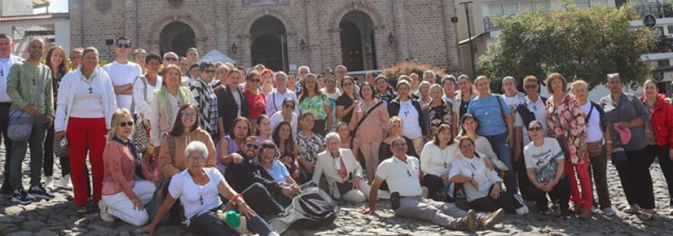 Foto | Henry Giraldo | LA PATRIA Cerca de 60 peregrinos de Barbosa (Antioquia) visitaron la Basílica Menor Nuestra Señora del Rosario de Manzanares (Caldas). Durante su viaje también aprovecharon para visitar otras iglesias del departamento.