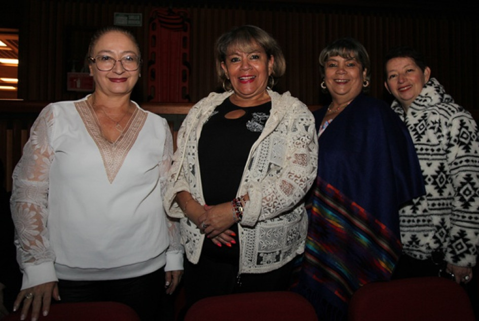 Patricia Eugenia Duque, Luz Stella Mendez, María Doris Giraldo y Sandra Marcela Santa.