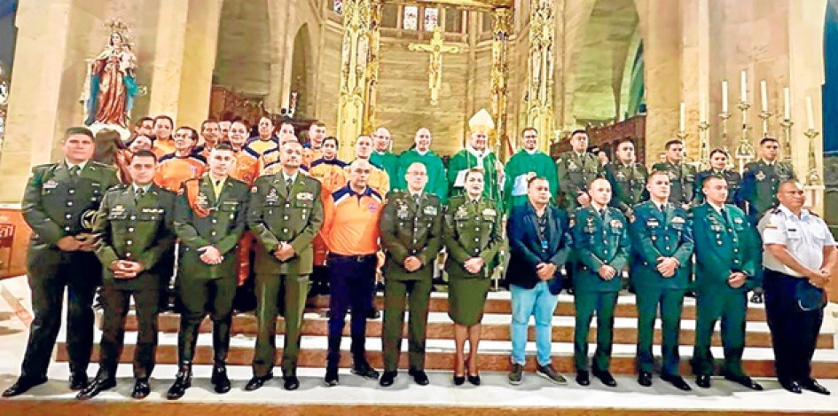 Foto | Lector | LA PATRIA En la Catedral Basílica Metropolitana Nuestra Señora del Rosario se celebró la Santa Misa por iniciativa de la Arquidiócesis de Manizales, con la participación de entidades institucionales, organismos de socorro y organizaciones sociales que trabajan por el bienestar de los caldenses. Una jornada de fe y compromiso por la paz nacional.