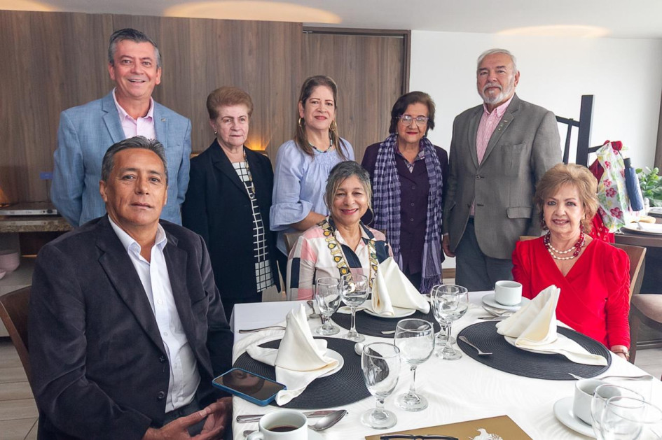 En el evento participaron Luis Hernando Amador Pineda, presidente del Consejo de la Cámara Junior Manizales; Lidia Rosa Toro Márquez, presidenta del Senado de la Cámara Junior Colombia; y los senadores de la Cámara Junior de Manizales: Offir López Ospina, Juan Carlos Pineda Uribe, Fanny Correa Mesa, Ana Esperanza Valencia Rendón, Carmen Teresa Salazar Soto y Gentil Gómez Mejía.