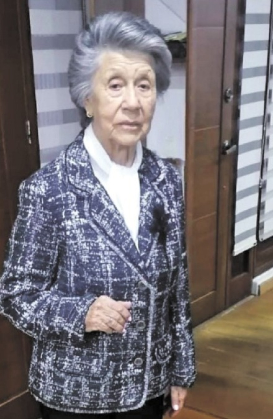 Hoy recordamos con amor y gratitud a la DRA. ARACELLI VALENCIA DE NAVIA, quien partió de este mundo hace un año, dejando una huella imborrable en quienes tuvimos el privilegio de conocerla. Su amor incondicional, su generosidad y su fuerza siguen siendo faro y ejemplo para sufamilia y seres queridos. Ejerció con dignidad y entrega su labor como juez, destacándose por su integridad, sabiduría y compromiso con la justicia. Su ejemplo continúa guiando nuestras vidas y su legado permanece vivo en cada uno de no